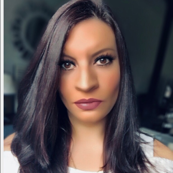 Meet your Posher, Celina - Picture 1 of 1